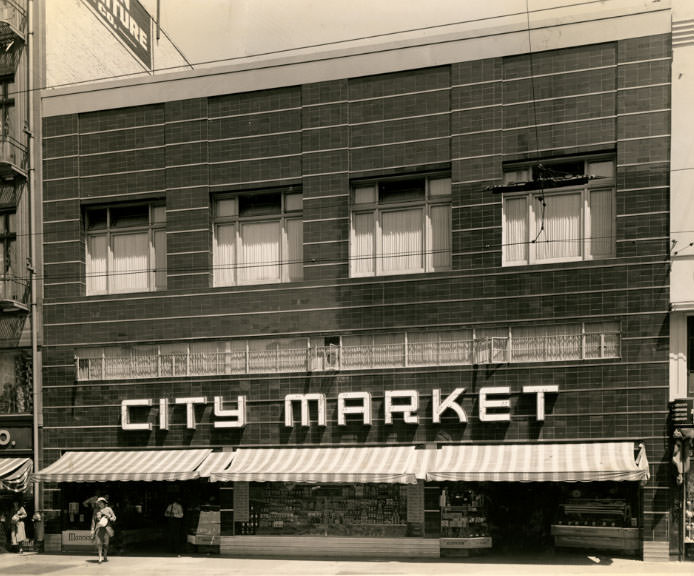 #52 City Market building, east side of Washington Street between 12th and 13th, 1940s