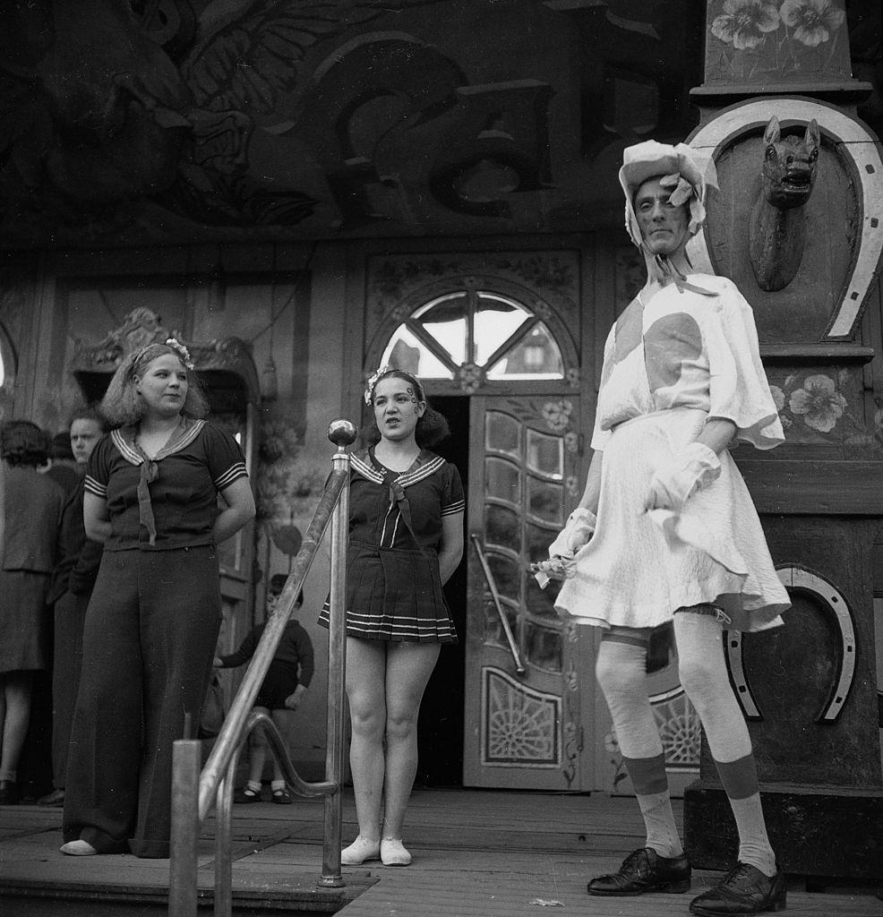 #33 Fairground people, 1935.