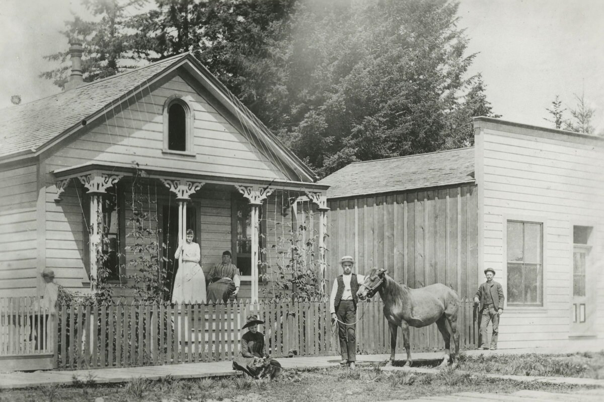 #69 SE Umatilla Street, 1900
