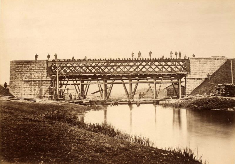#6 Railway bridge over the Väike Emajõgi River, construction of the deck, September 25, 1887