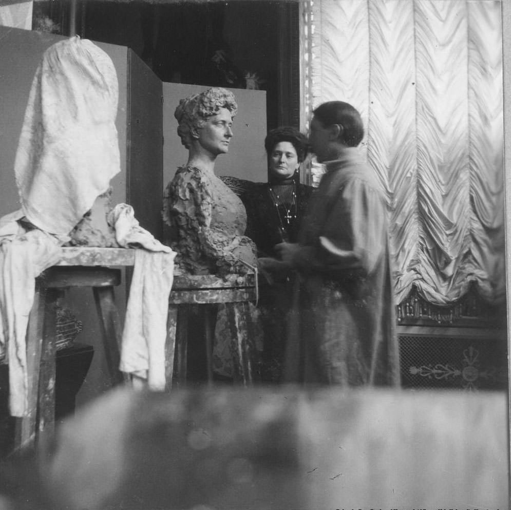 #9 Empress Aleksandra having her likeness modeled in clay.