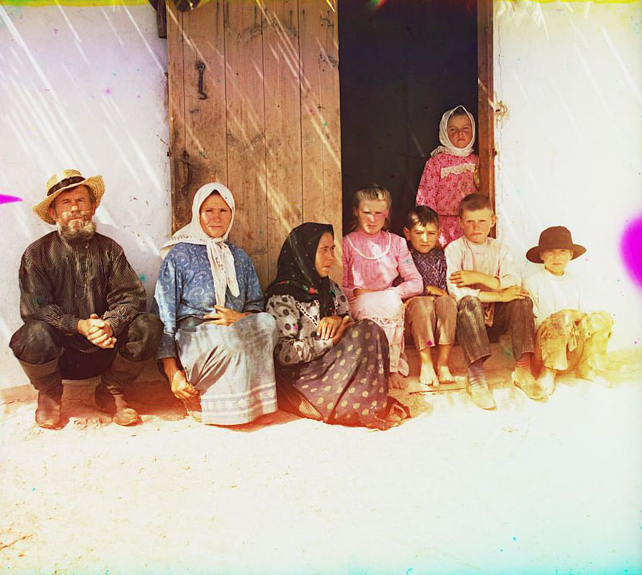 #93 Settler’s family, Mugan, ca. 1910s