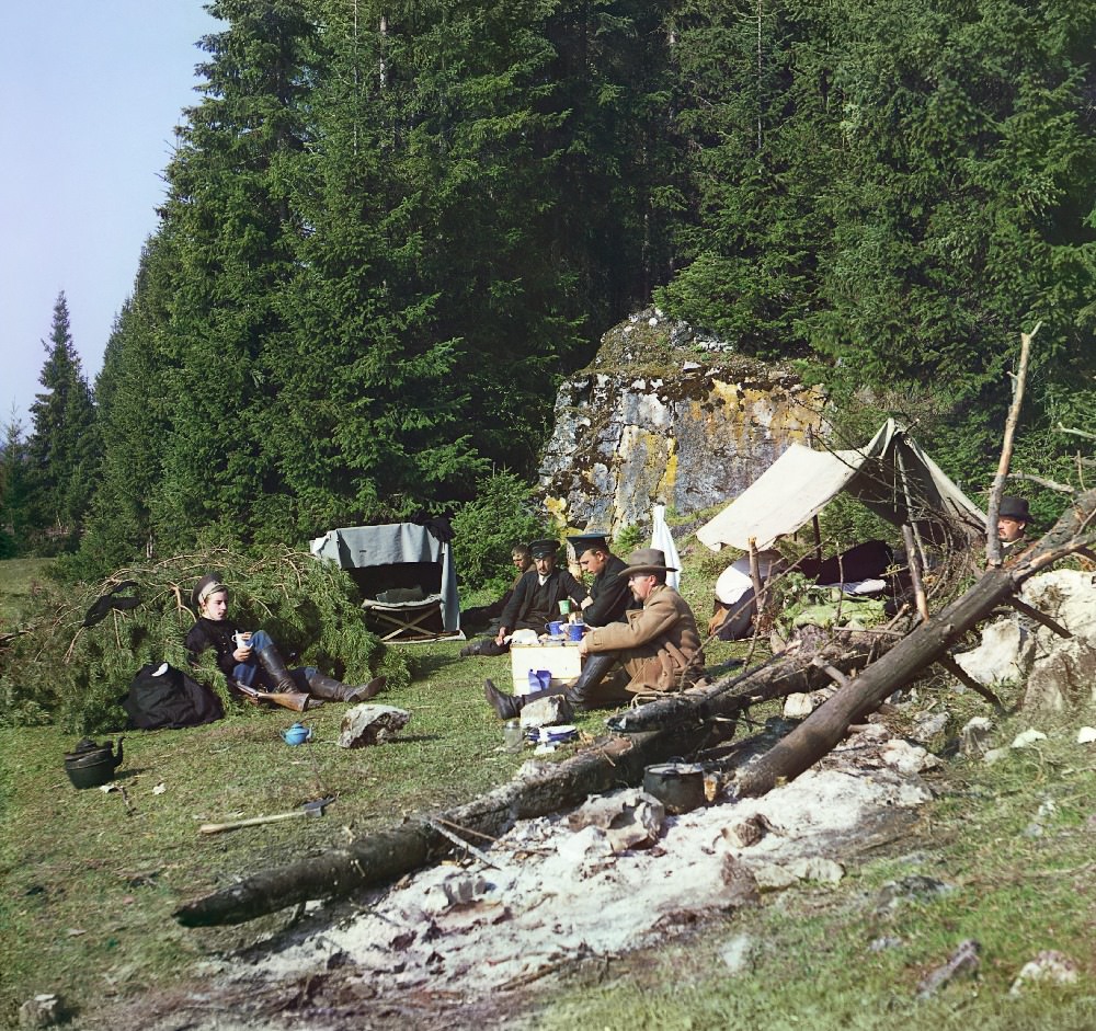 #55 Dmitry (on the left), the oldest son of Sergey Prokudin-Gorsky. Ural, 1912