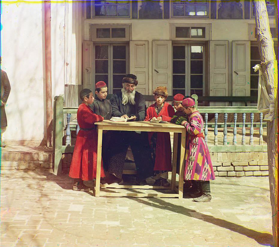 #83 Group of Jewish children with a teacher, ca. 1910s
