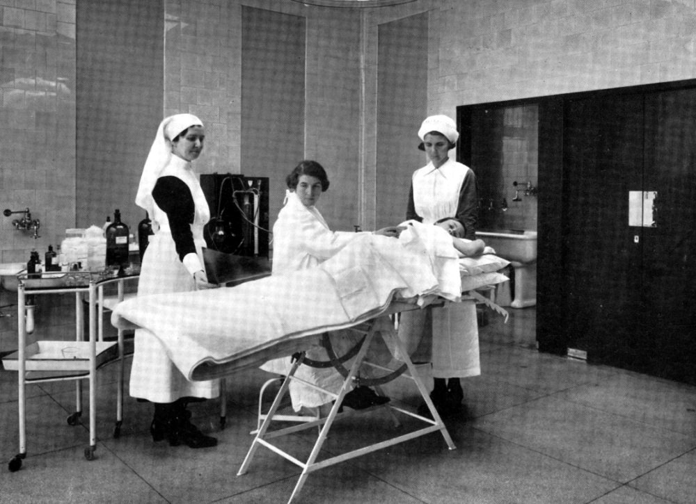 #16 Artificial pneumothorax treatment being performed in Stannington.