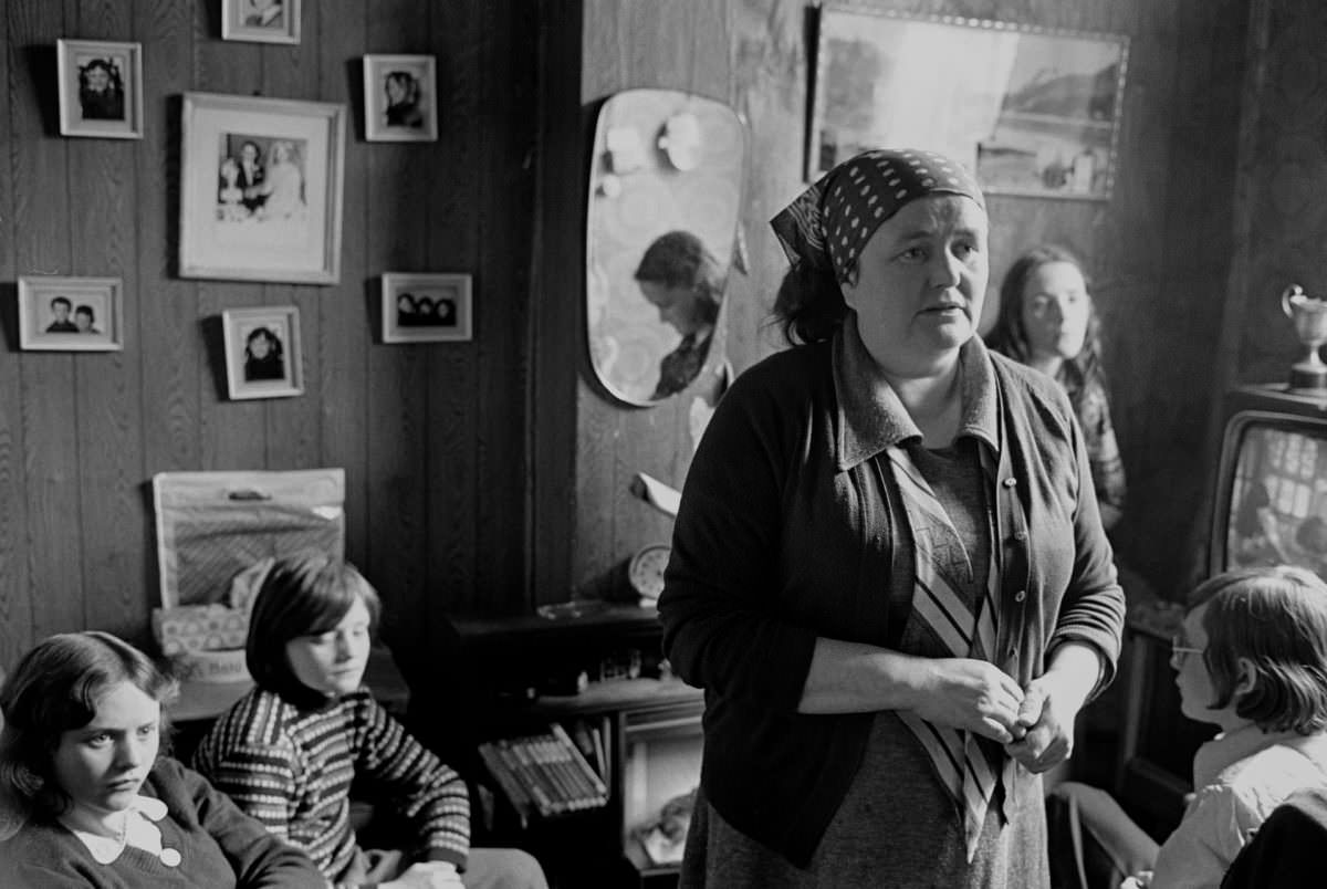 #11 Woman with kids, Northern Ireland, 1978