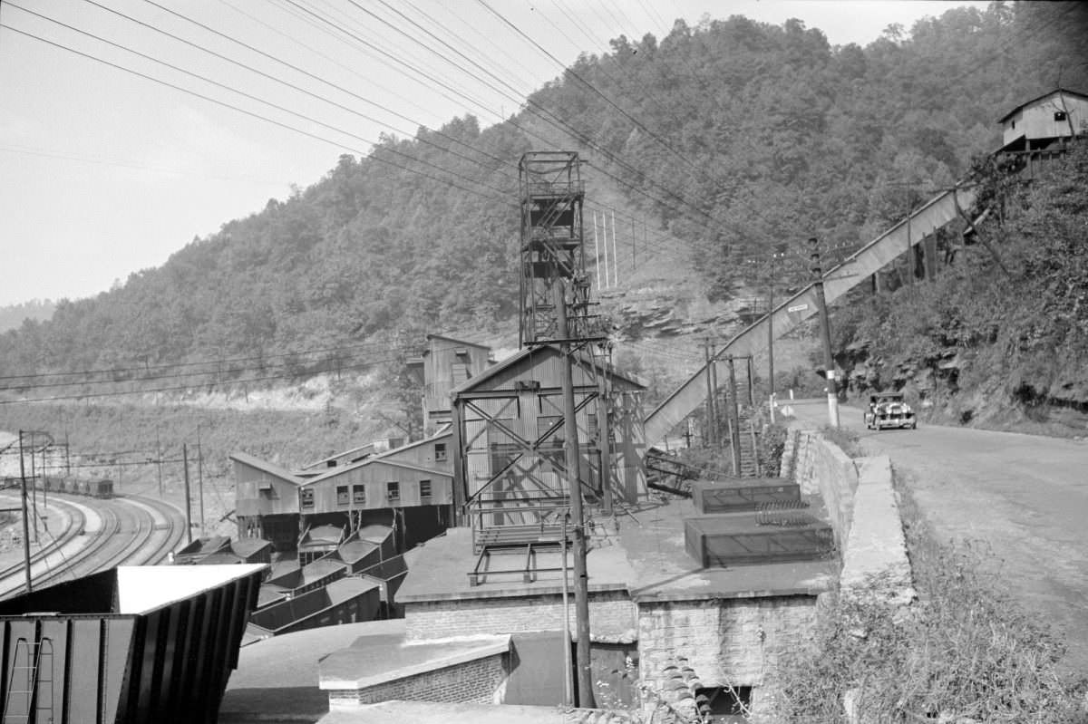 #15 Coal mine tipple, Capels, McDowell County, Appalachia, West Virginia, 1938.