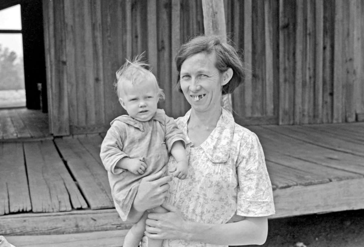 #18 A mother and her youngest child, Coffee County, Alabama, 1938.