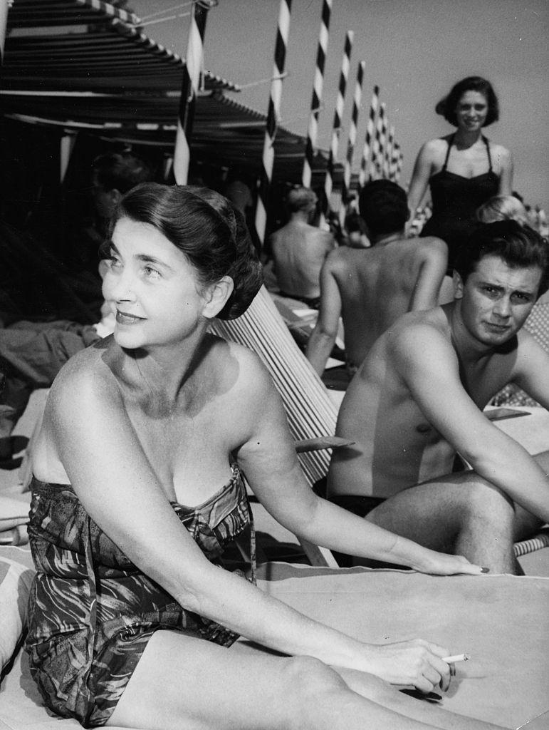 Barbara Hutton and her son in Venice