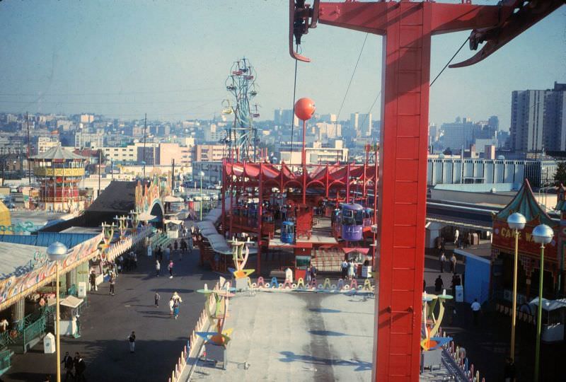 #4 A view of the gateway from the Union 76 Skyride at the 1962 Seattle World’s Fair