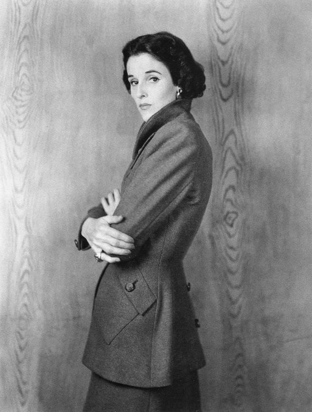 #32 Babe Paley Cushing Mortimer Paley wearing suit by Digby Morton, August 1946