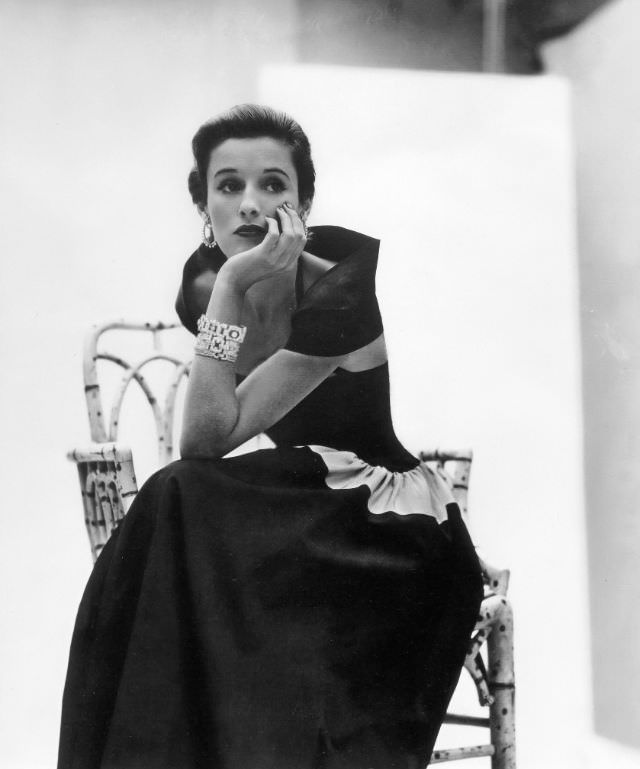 #6 Babe Paley Cushing Mortimer Paley, Vogue, February 1, 1946