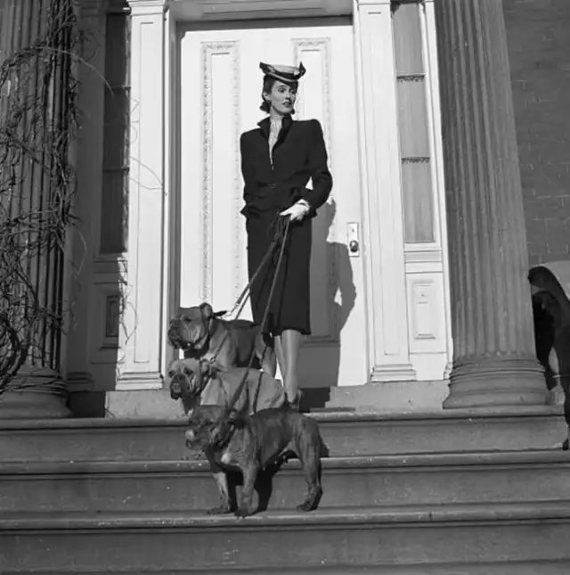 #4 Babe Paley in suit by Gerald James for I.Magnin September 1942