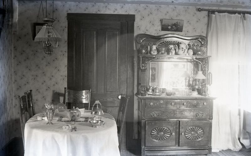 #5 Horack house, dining area with a dining table and buffet to the right, 1887-1889