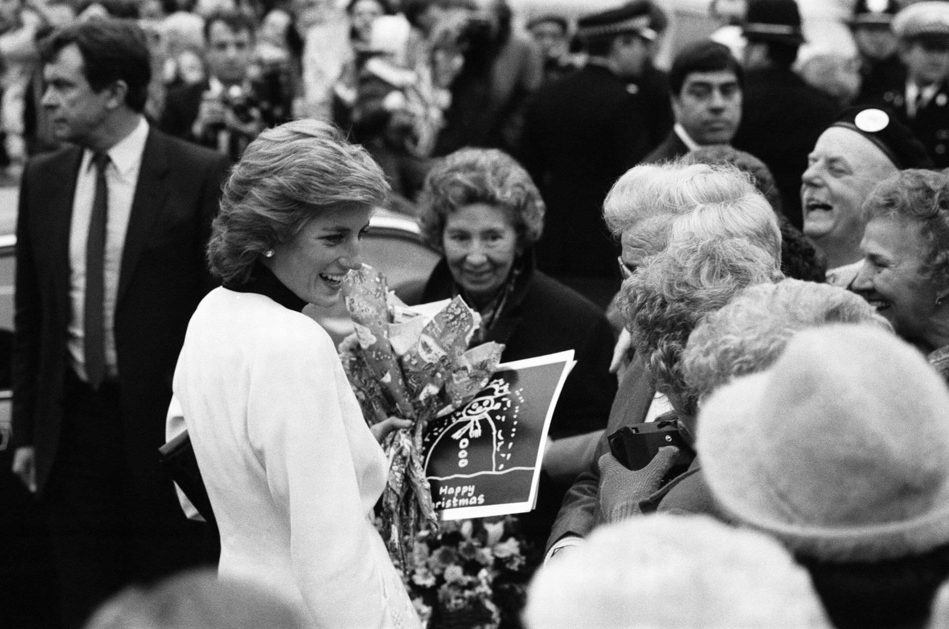 #33 Princess Diana arrives to officially open Acorns Children’s Hospice, 14th December 1988.