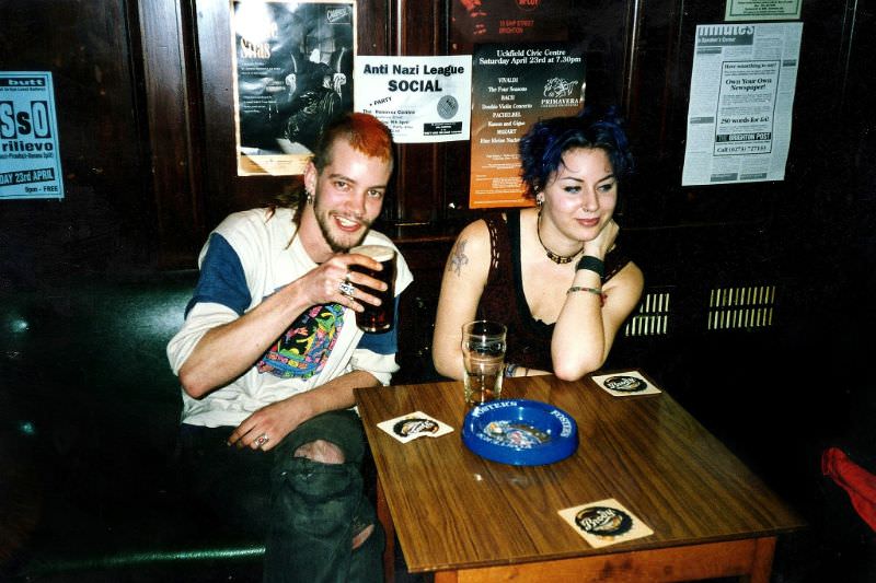 #32 Tim & Becky, Green Dragon, Sydney Street, April 1994