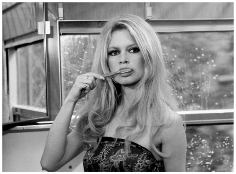 #21 Beautiful Photos of Brigitte Bardot during the Filming of ‘Les Femmes’, 1969 #21 Celebrities