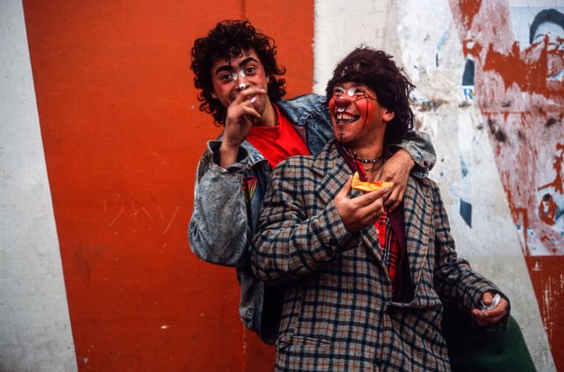 #32 Los amigos, 1988