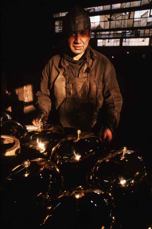 #46 The silversmith, Santiago, 1988