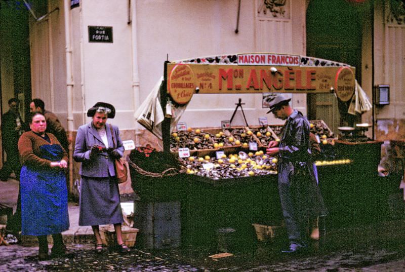 #35 Produce market, Rue Fortia, Marseille, 1953