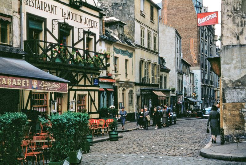 #57 On Rue du Mont-Cenis (cnr of rue du Chevalier-de-La-Barre), 1953