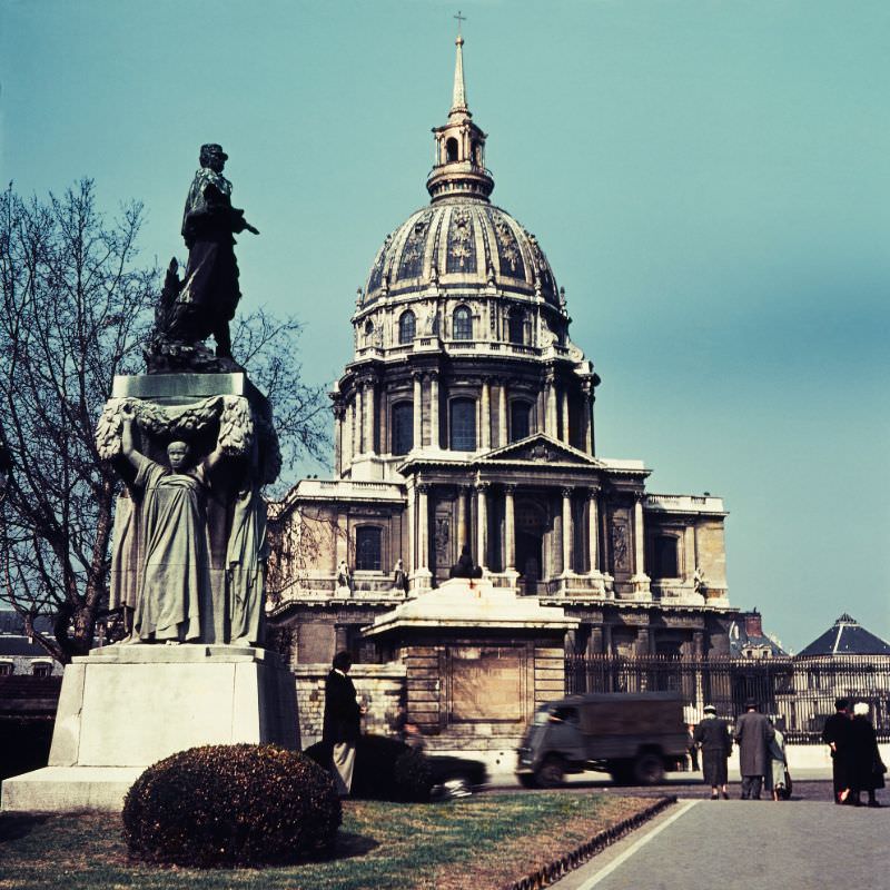 #68 View from Avenue de Tourville of the Monument to Marshal Gallieni & the Palaise Les Invalides, Paris, 1950s
