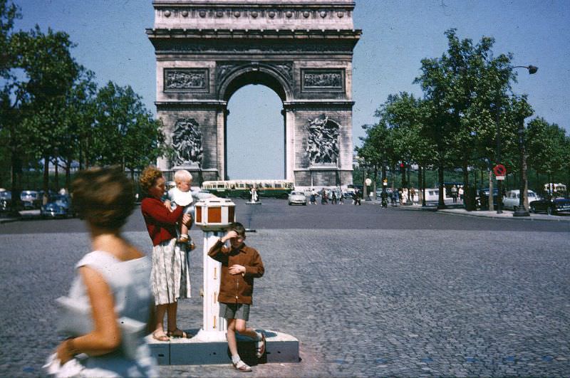 #98 Arc de Triomphe, 1959