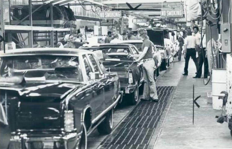 #17 1977 Lincoln Continental and Mark V assembly line