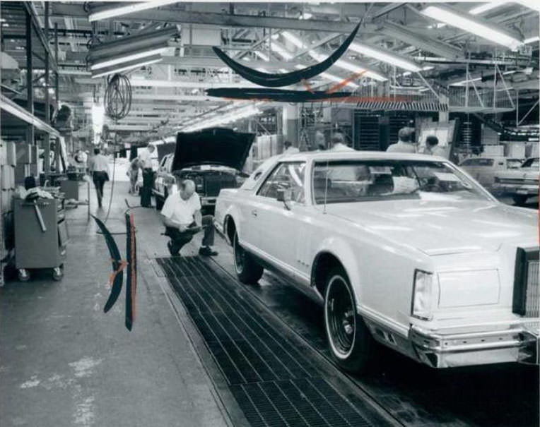 #18 1977 Lincoln Continental and Mark V assembly line