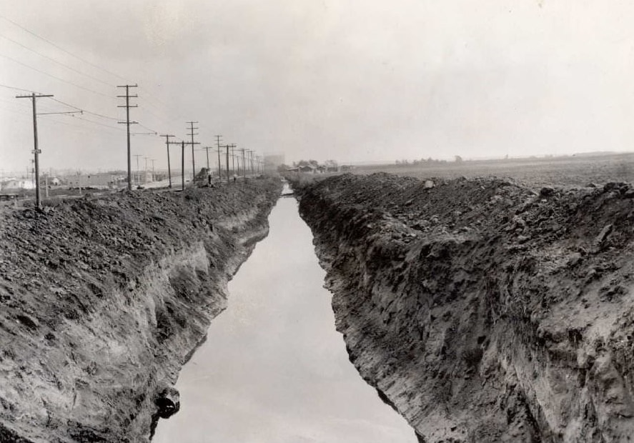 #31 Centinela Creek, 1923