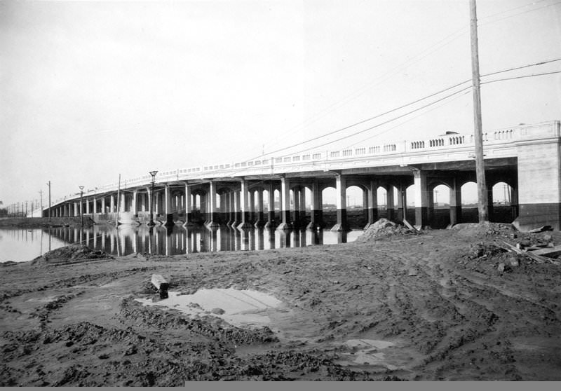 #45 Anaheim Street Bridge, looking north from the south end and on the west side, 1925