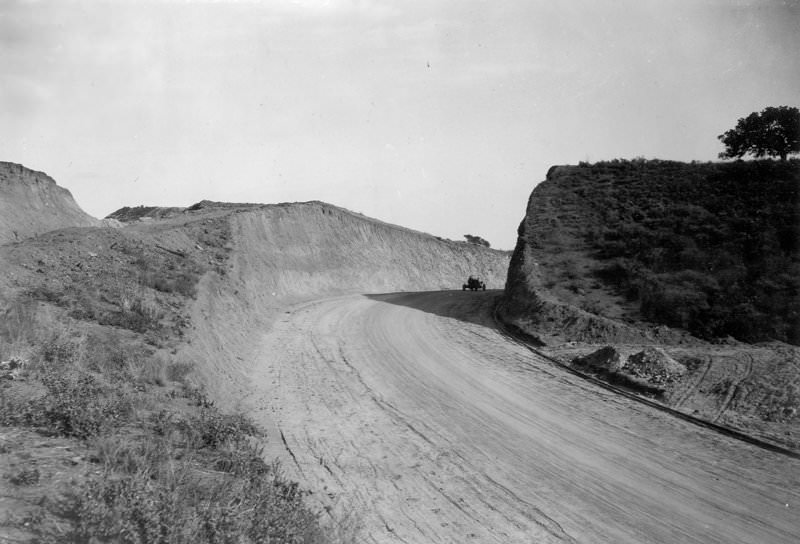 #48 Sunset Boulevard Road Cut, 1925