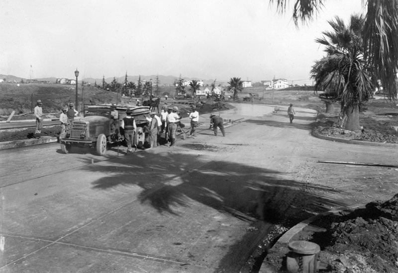#60 Wilshire Boulevard to Veteran Avenue, crew spreading concrete from trucks, 1925