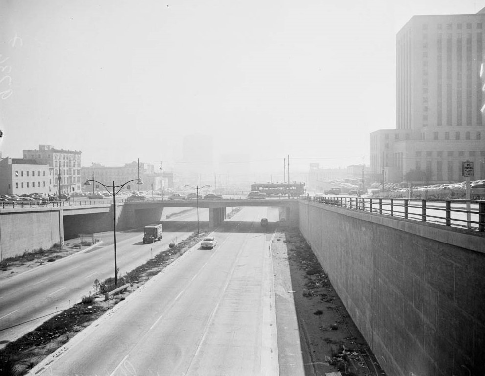 #89 Looking N on Broadway from Olympic at the beautiful smoggy Calif, 1952