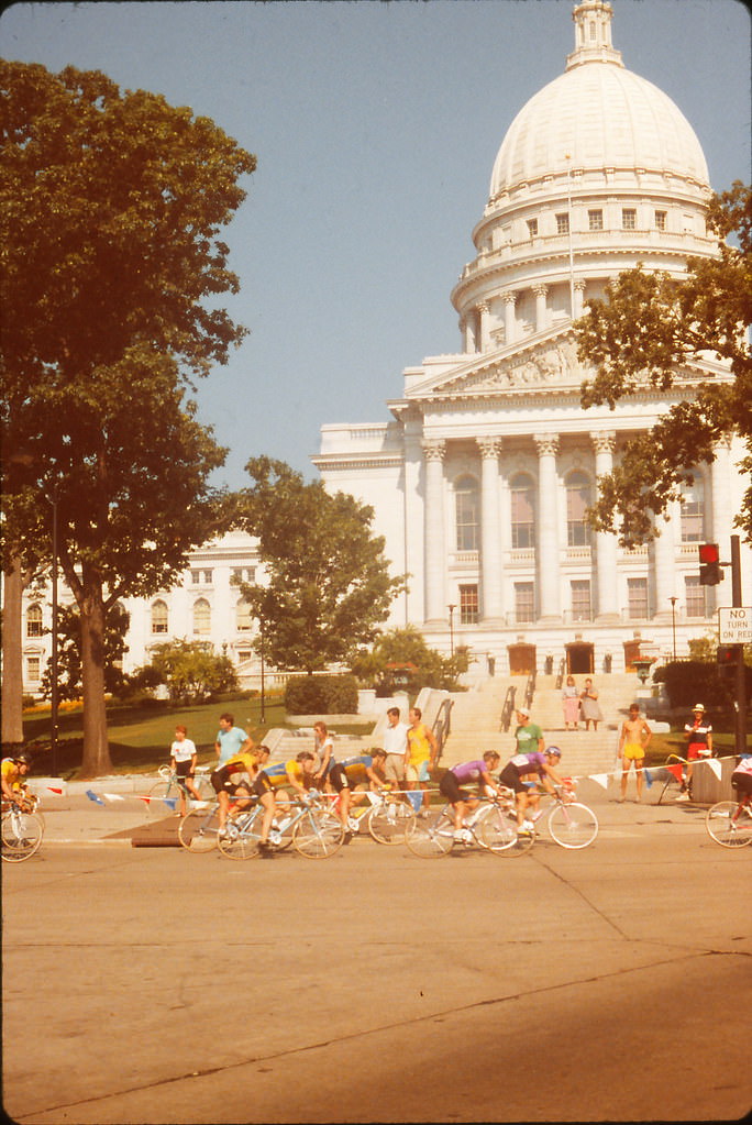 #32 Bike racing around the Square, Madison, July 1985