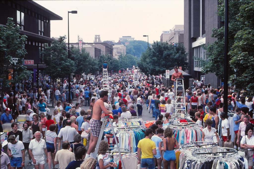 #51 State Street during Maxwell Street Days, July 13, 1985