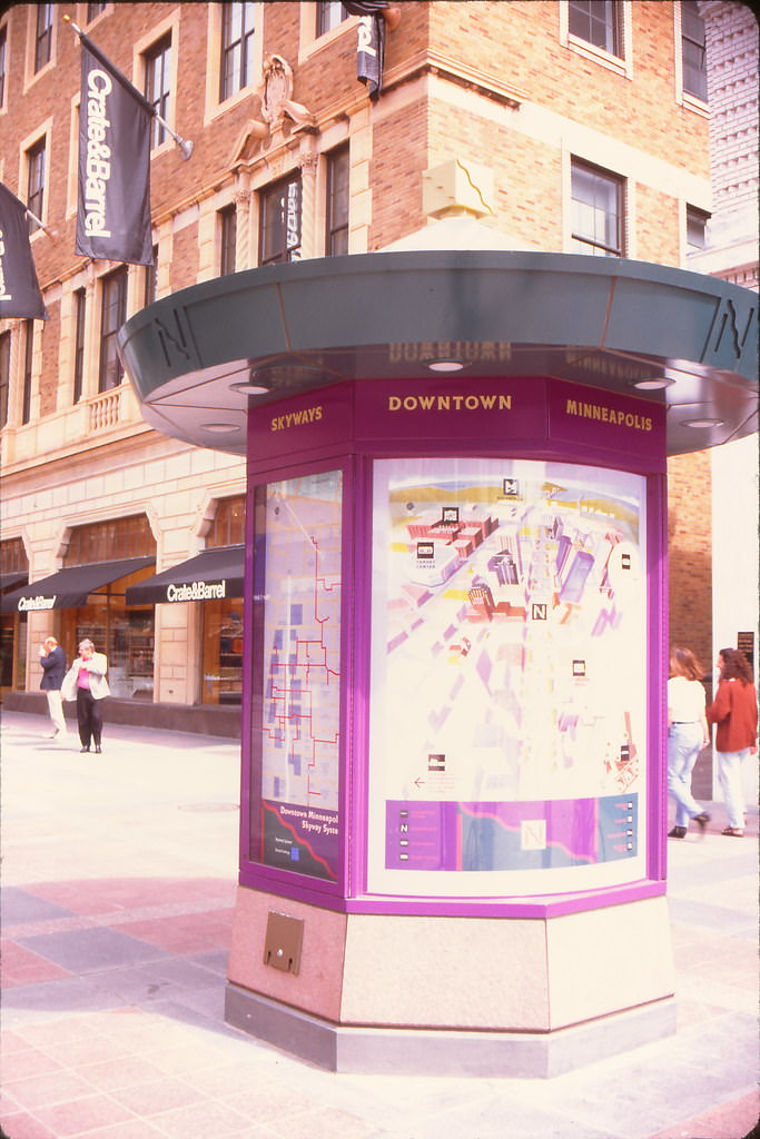 #121 Nicollet Mall kiosk w map, Minneapolis, August 1992