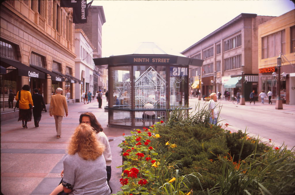 #123 Nicollet Mall at 9th Street, Minneapolis, August 1992
