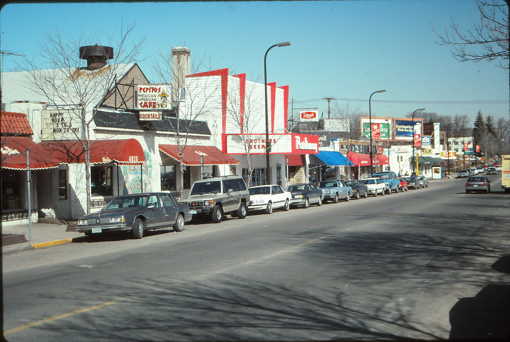 #32 Shinder’s Books, Hennepin Avenue, Minneapolis, March 1998