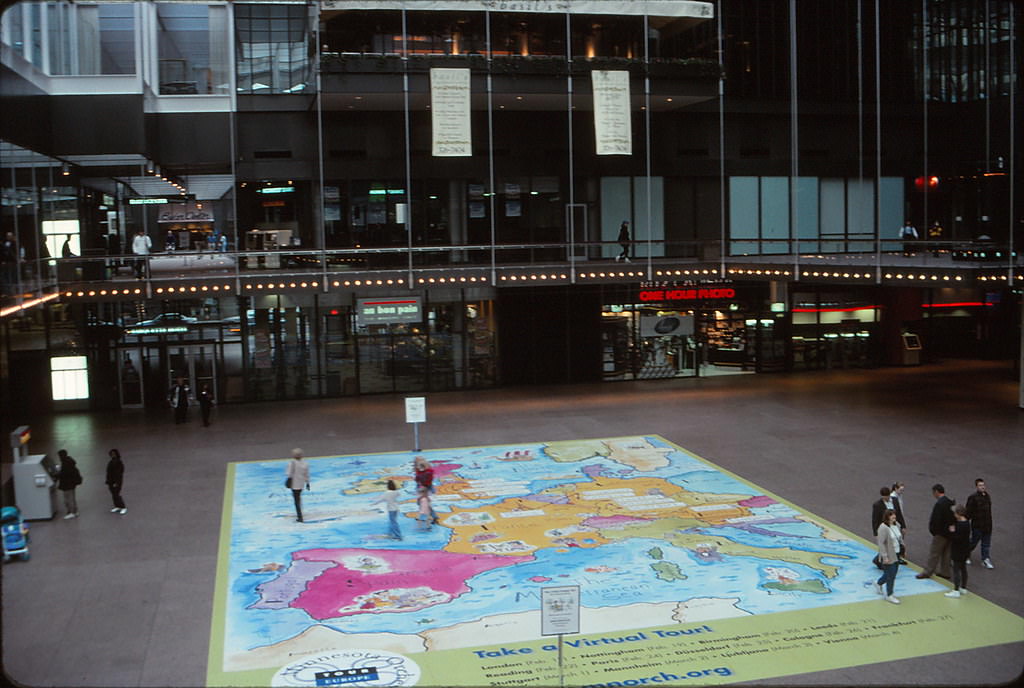 #39 IDS Center Crystal Court, Minneapolis, March 1998
