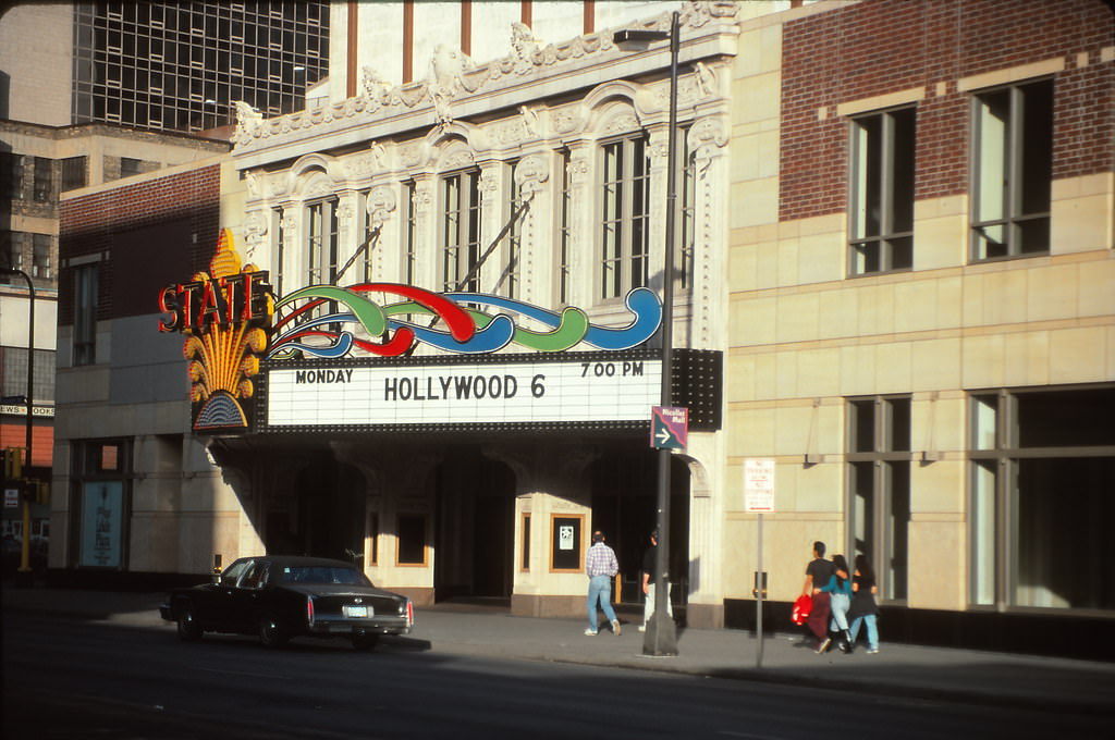 #142 Bagels & Coffee–France Avenue at 44th Street, Edina, Minneapolis, April 1993
