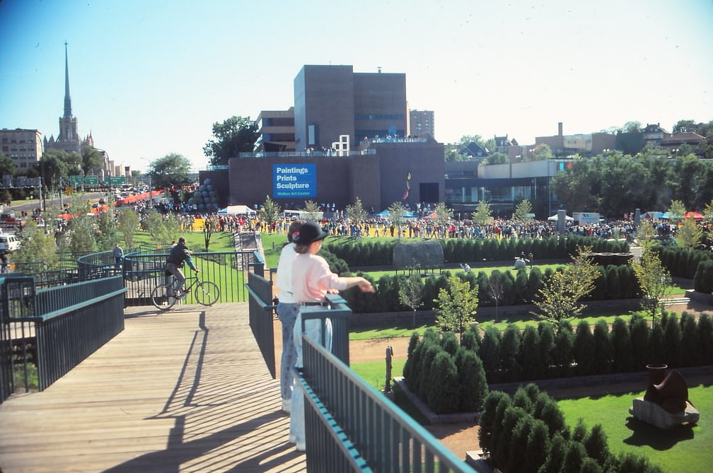 #42 Minneapolis Sculpture Garden & Walker Art Ctr/Guthrie Theater, Sept 1990