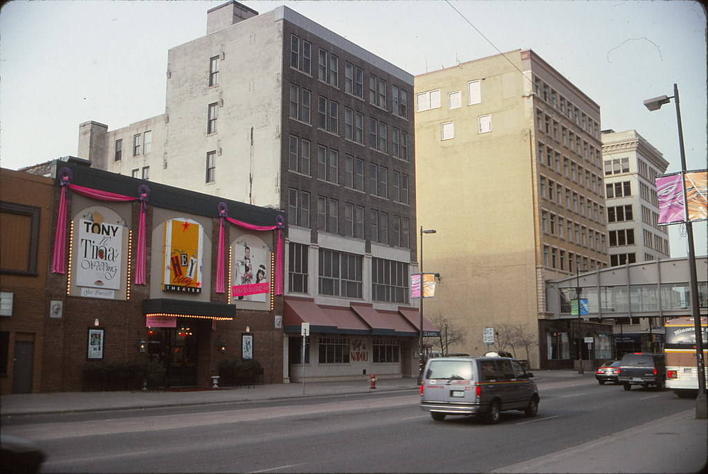 #34 Hennepin Avenue 800 block, Minneapolis, March 1998