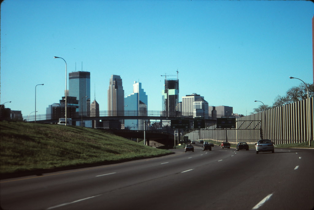 #84 Minneapolis skyline from I-35W, May 1991