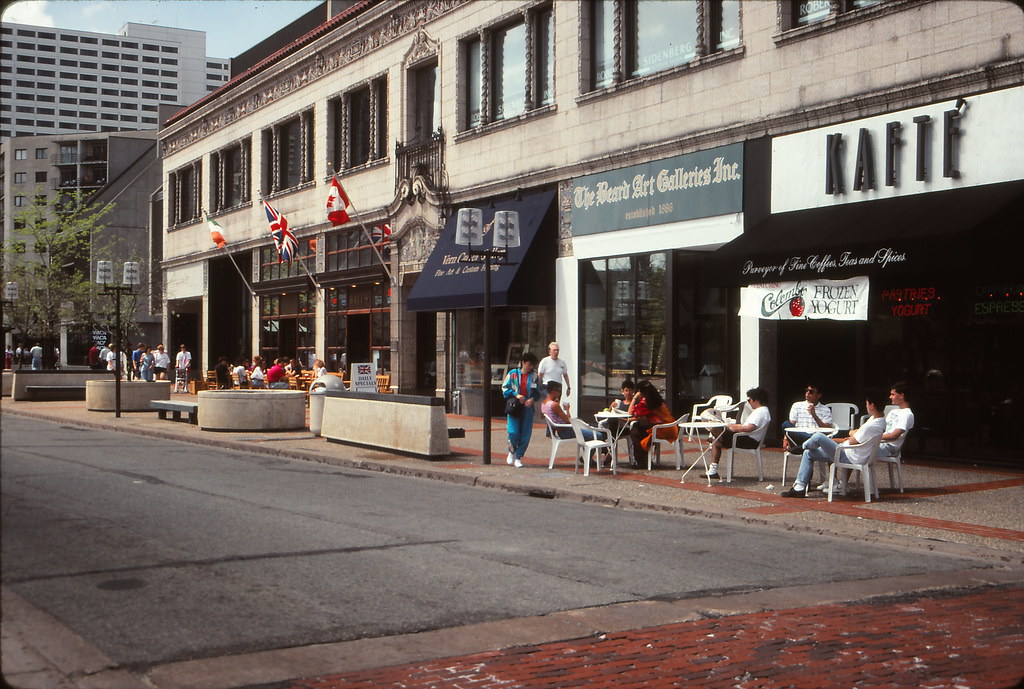 #180 Alley behind Shinders, Minneapolis, March 1998