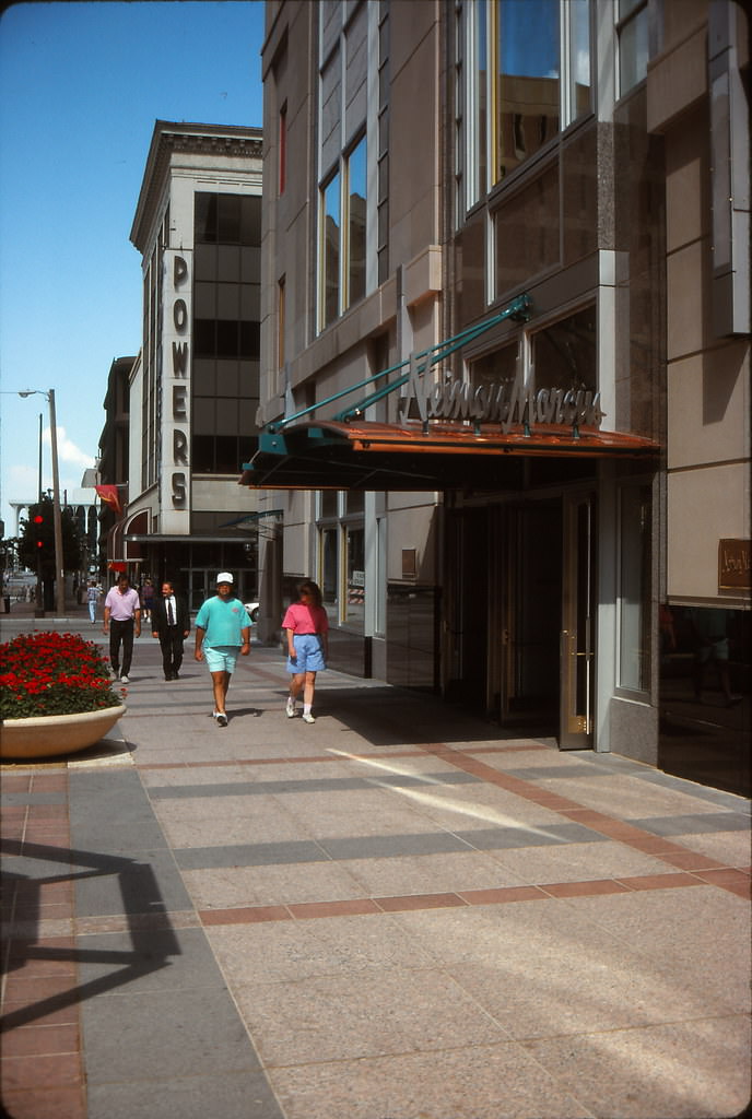 #95 Nicollet Mall, Minneapolis, Quiet Sunday afternoon in August 1991