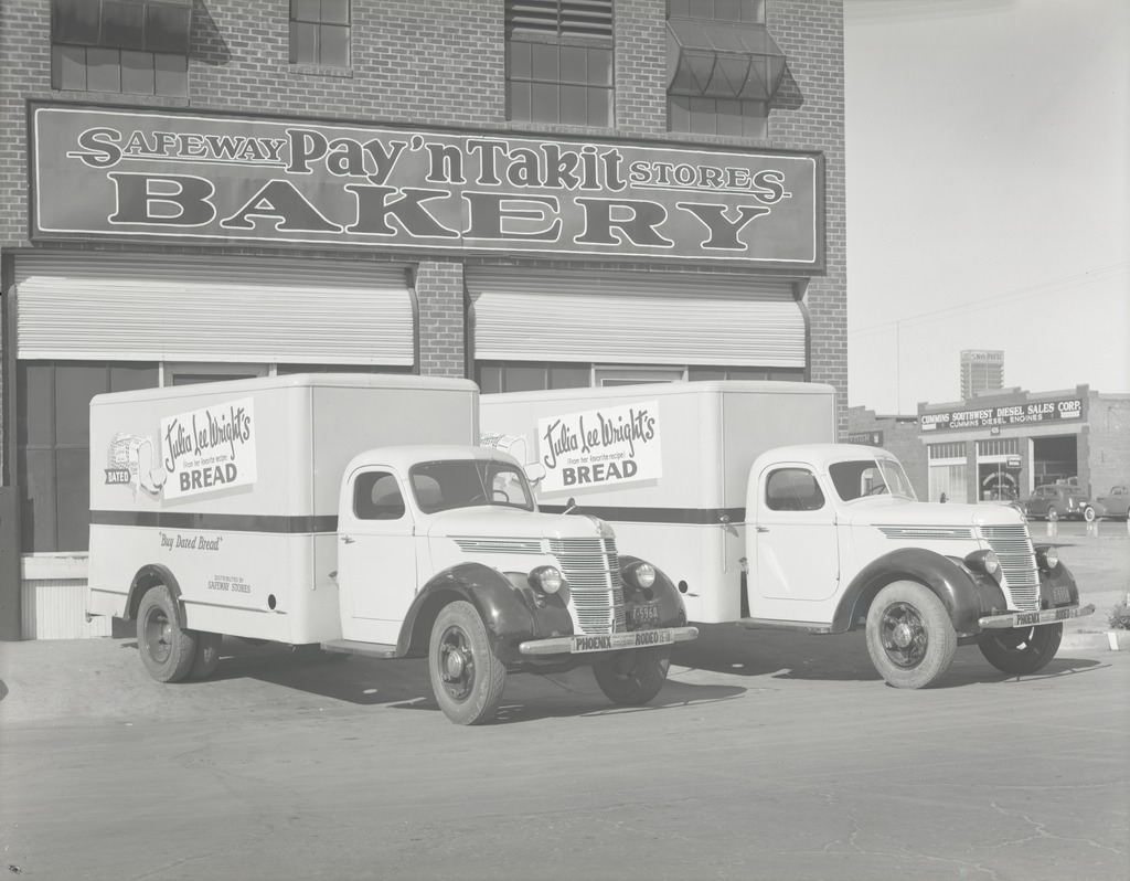 #11 Bread Delivery Trucks at Safeway Pay’n Take It Bakery Loading Dock, Phoenix, Arizona, 1940