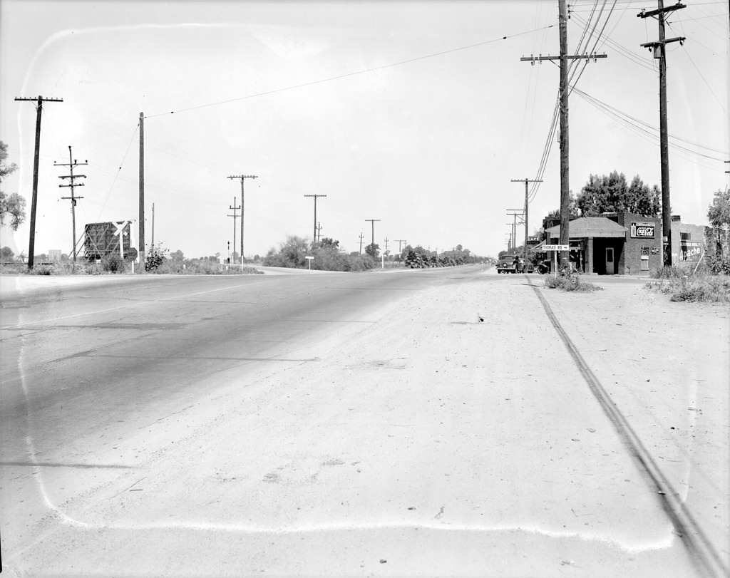 #18 Grand Avenue at the corner of Lateral 4 near Thomas Rd., Phoenix, 1940