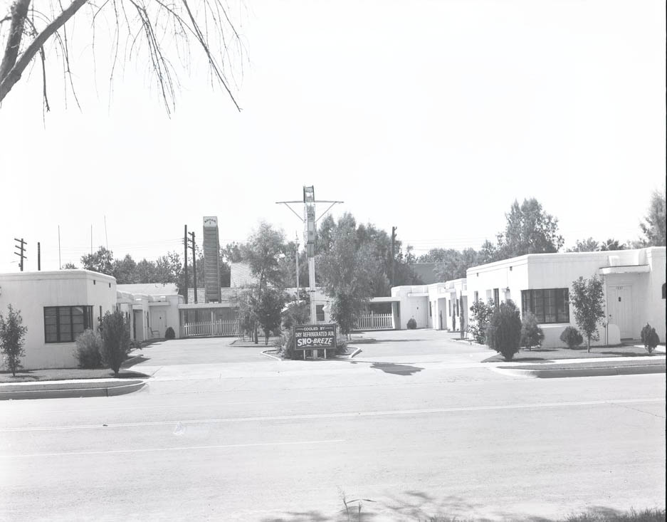 #61 Mayfair Auto Court from Street, Phoenix, 1940