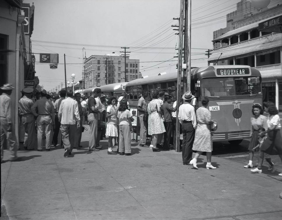 #51 People Boarding Phoenix Bus, Phoenix, 1940